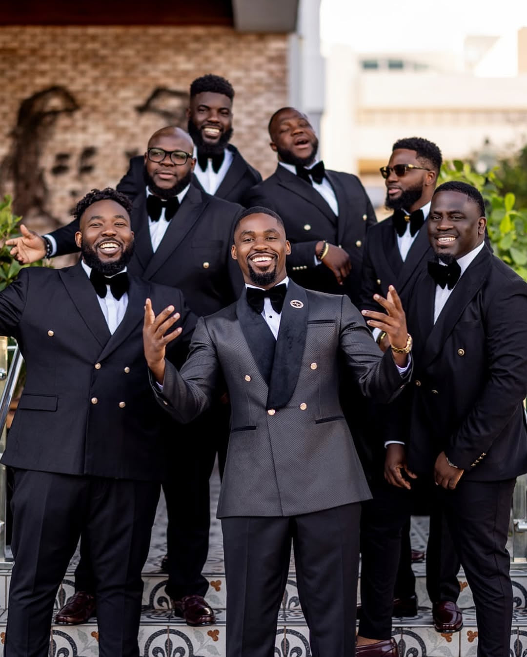Trendy Black Double Breasted Wedding Groomsmen Suits With Satin Peaked Lapel