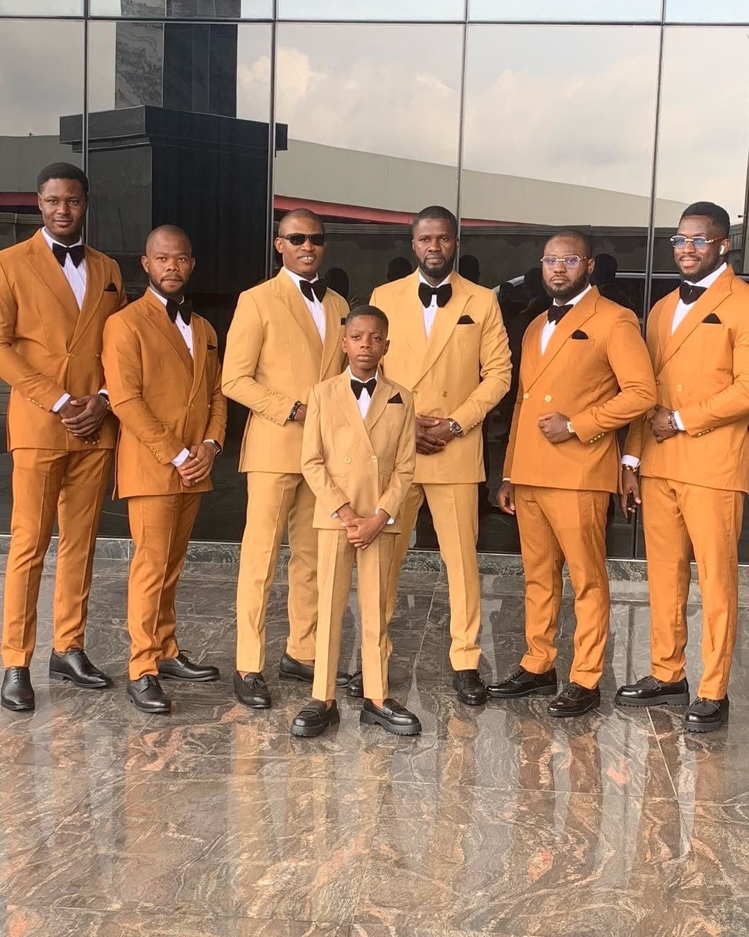 Stylish Yellow Peaked Lapel Double Breasted Wedding Groomsmen Suits