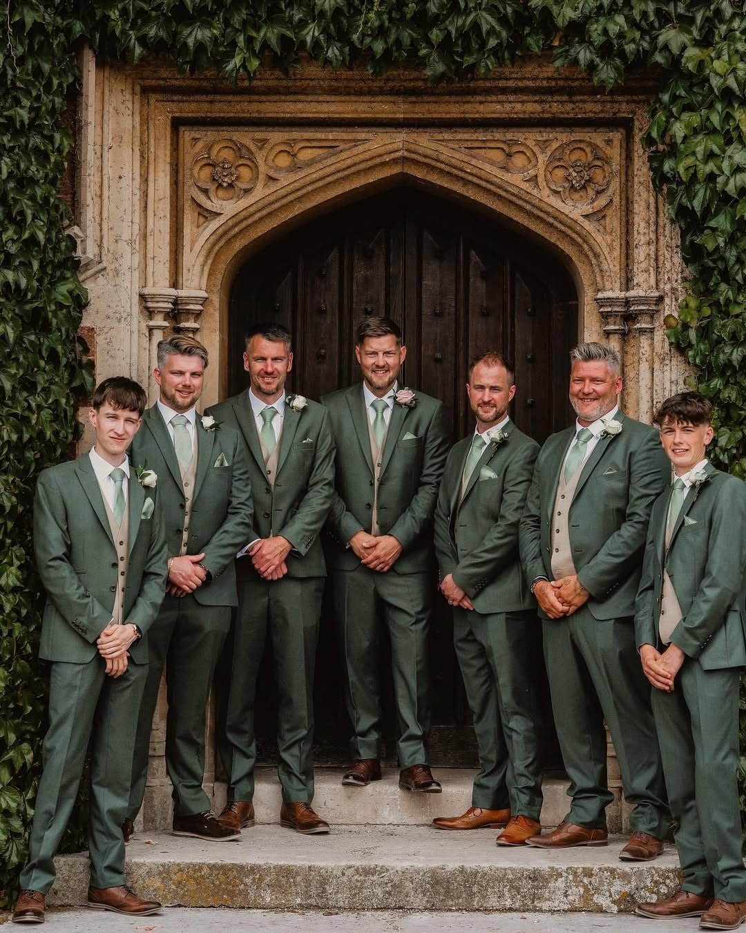 Classical Dark Green Peaked Lapel 3 Pieces Wedding Groomsmen Suits