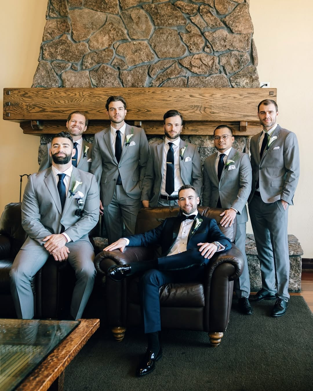 Best Fitted Gray Notched Lapel Wedding Groomsmen Suits