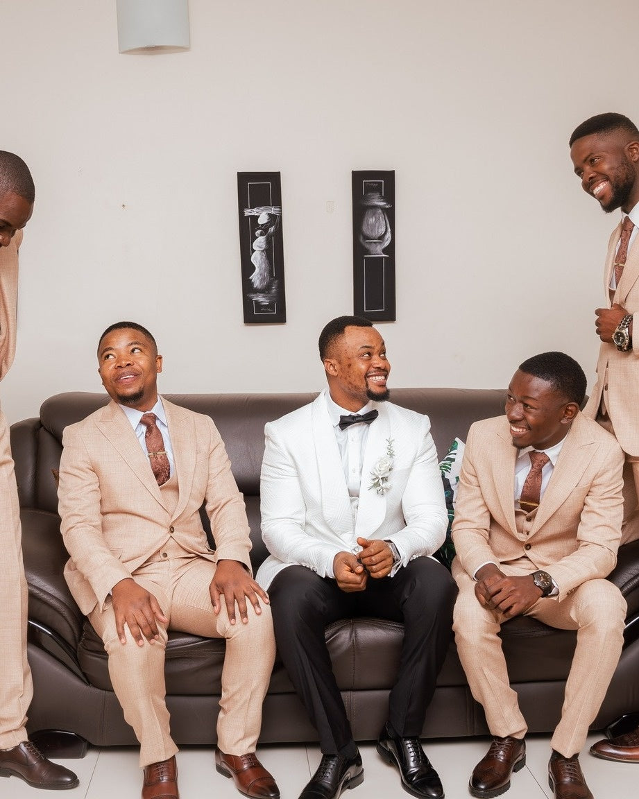 Fashion Light Brown 3 Pieces Peaked Lapel Wedding Groomsmen Suits