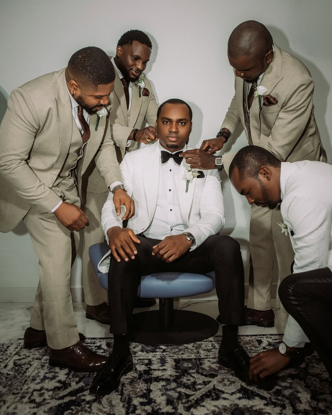 Fancy Light Khaki 3 Pieces Peaked Lapel Wedding Groomsmen Suits
