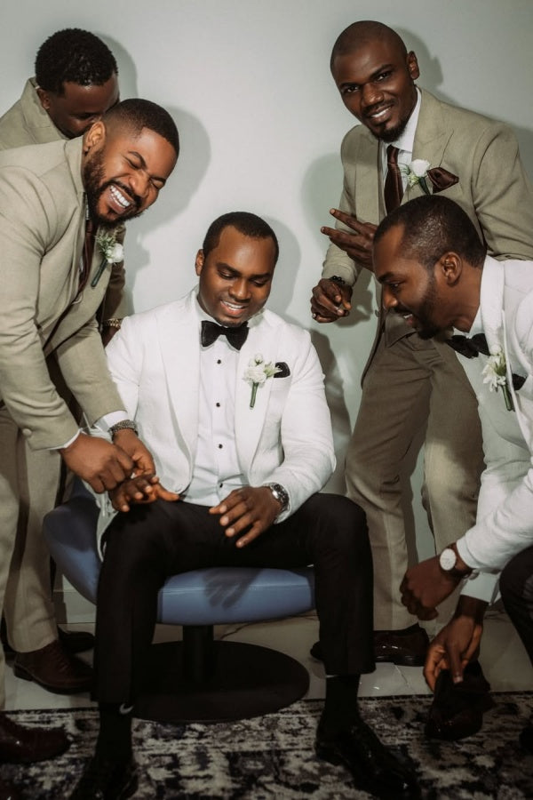 Fancy Light Khaki 3 Pieces Peaked Lapel Wedding Groomsmen Suits