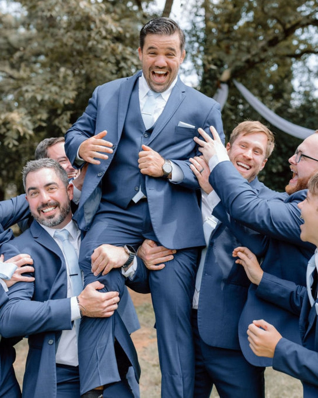 Stylish Dark Blue Notched Lapel Wedding Groomsmen Suits