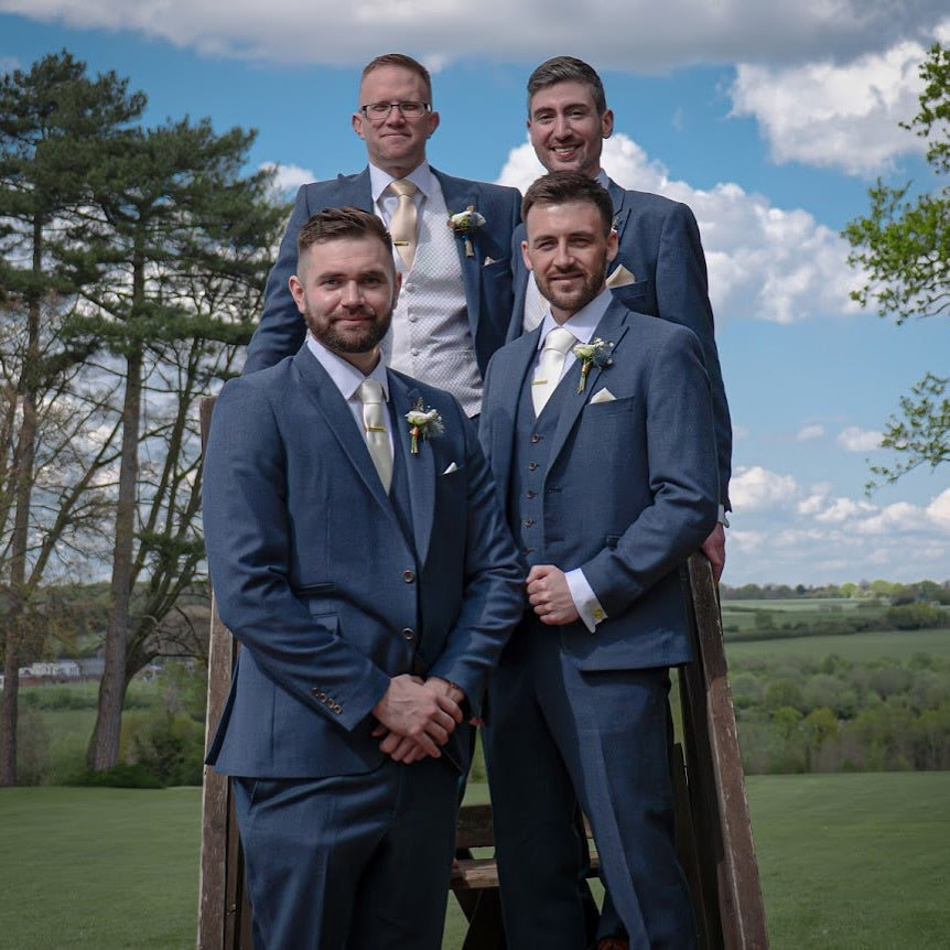 Fashion Dark Blue Notched Lapel Wedding Groomsmen Suits With Waistcoat