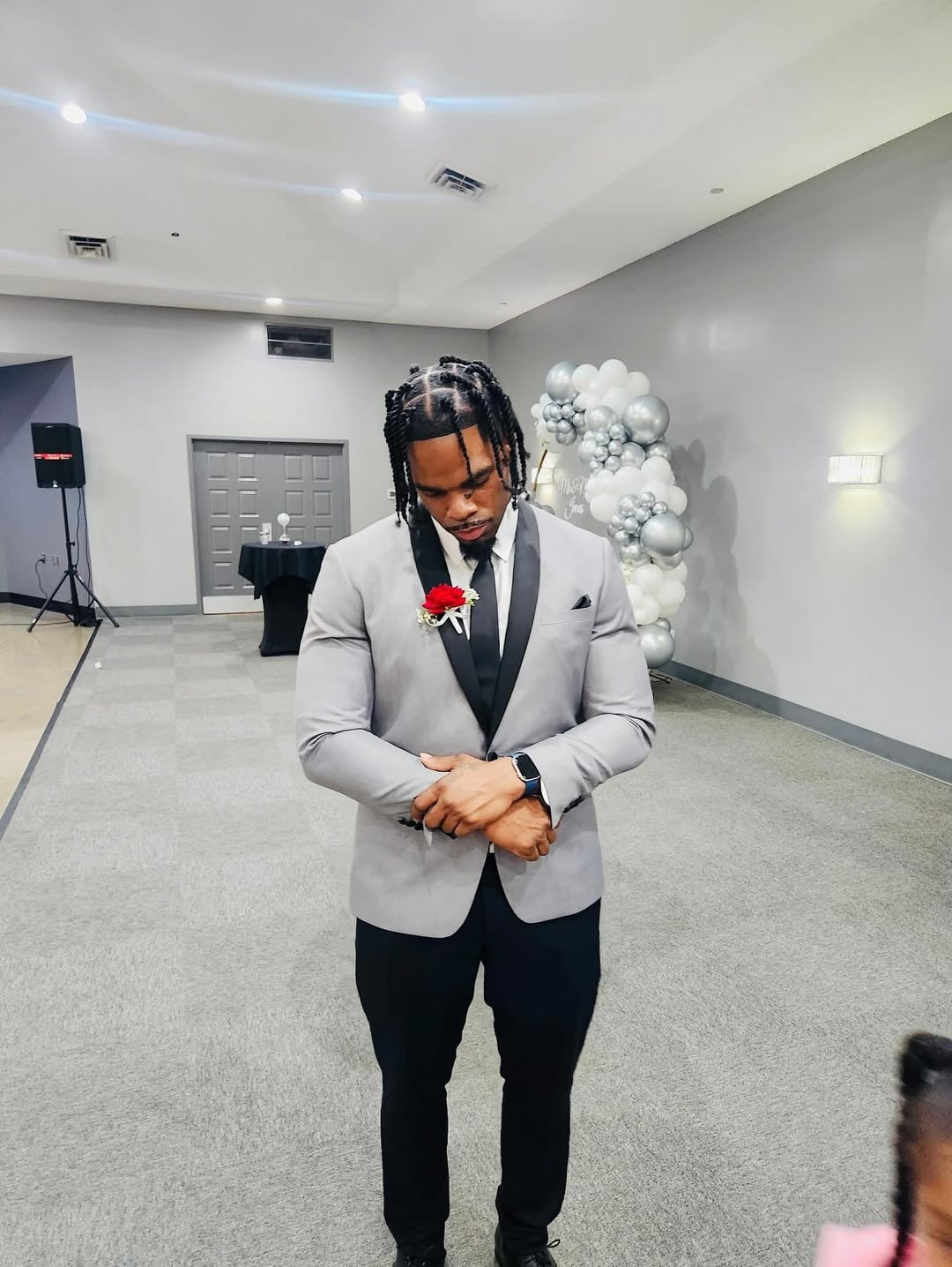 Modern Gray Wedding Groomsmen Suits With Black Shawl Lapel