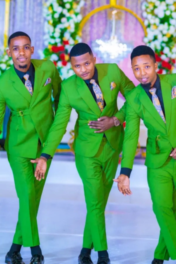 Bespoke Green Notched Lapel Wedding Groomsmen Suits With Belt