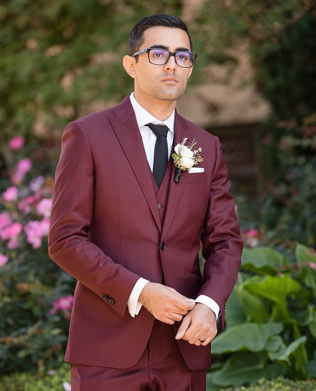 Handsome Burgundy Peaked Lapel Wedding Groomsmen Suits