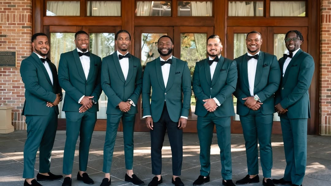 Modern Green Shawl Lapel Wedding Groomsmen Suits