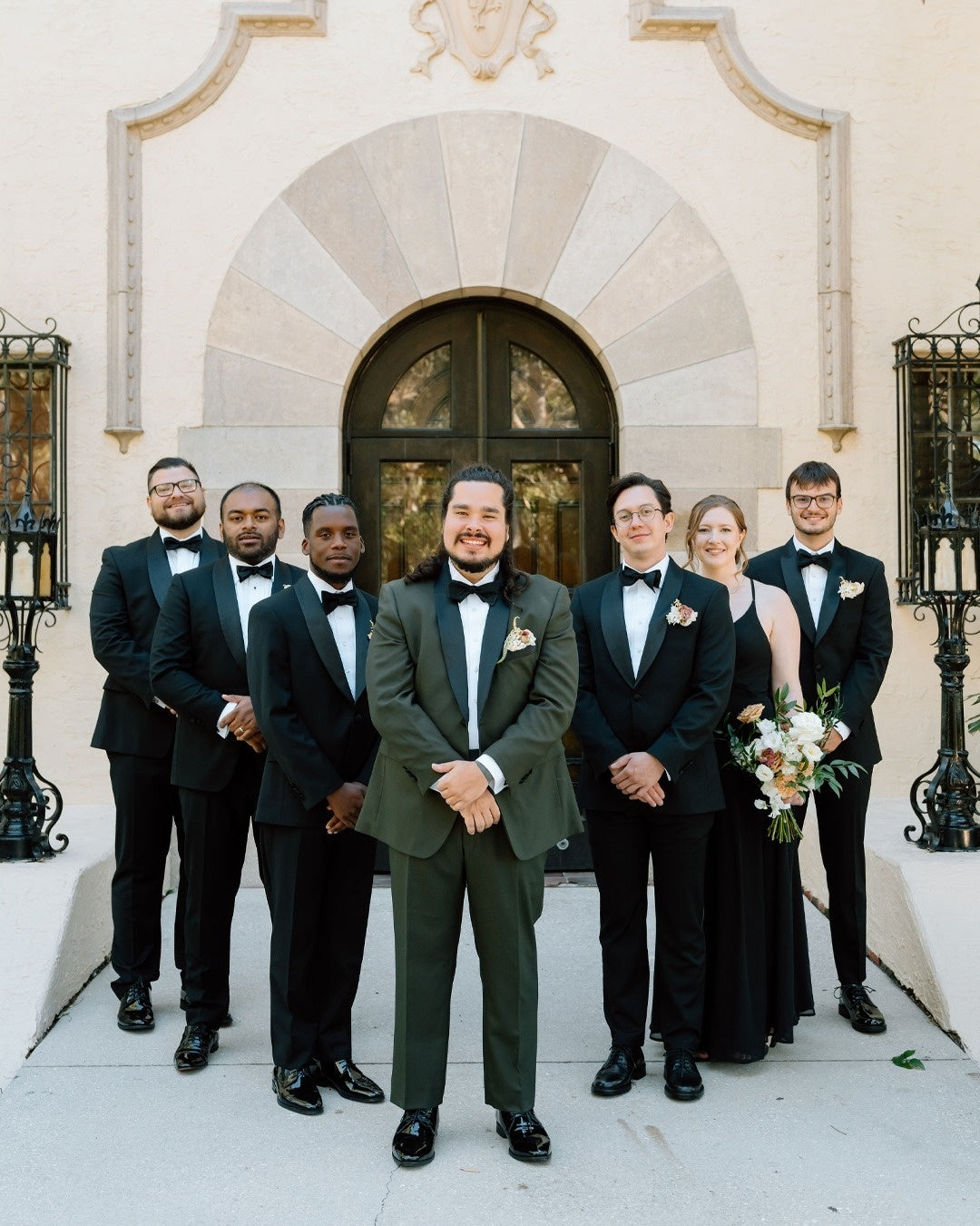 Classical Black Shawl Lapel Wedding Groomsmen Suits