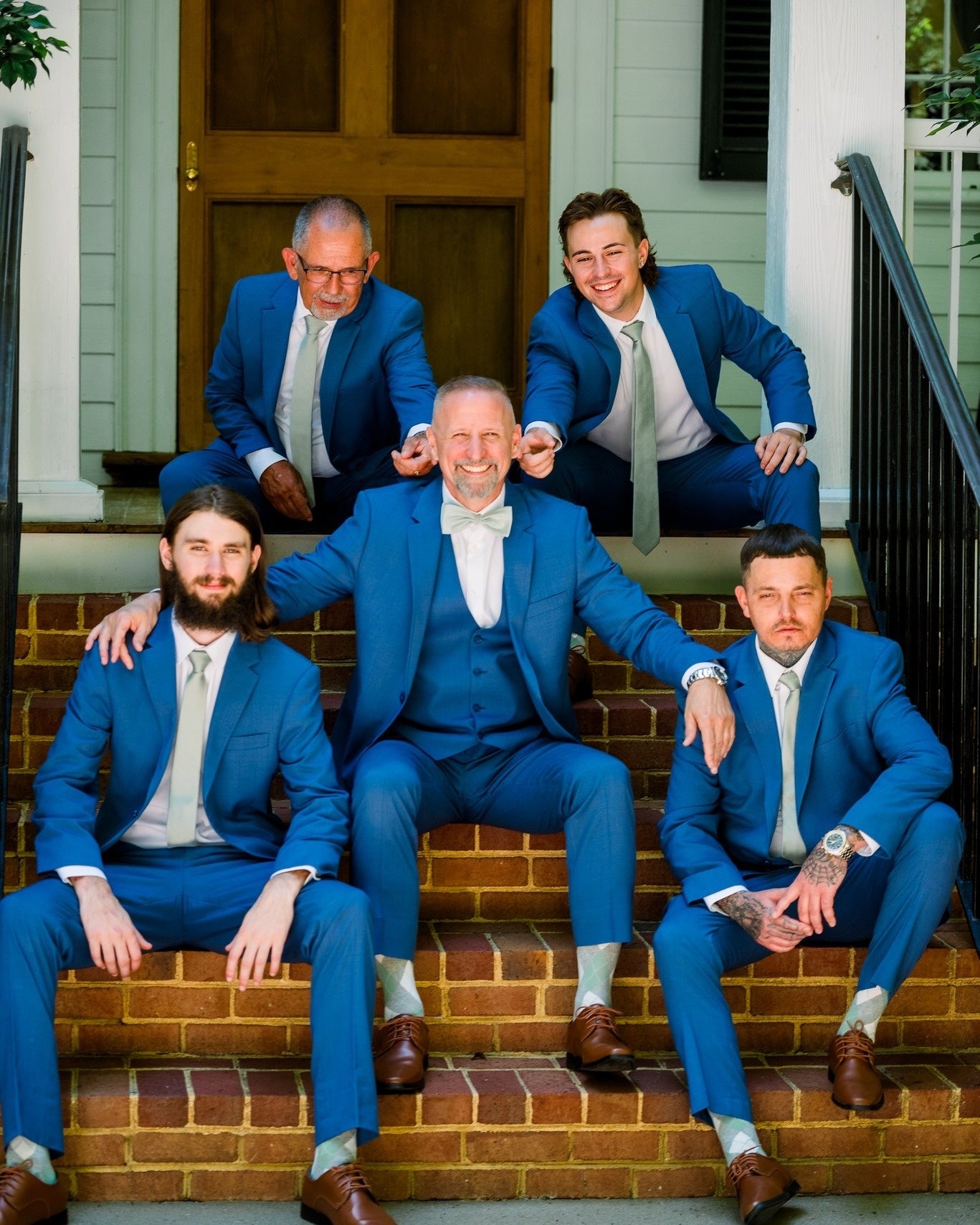 Modern Blue Notched Lapel Wedding Groomsmen Suits
