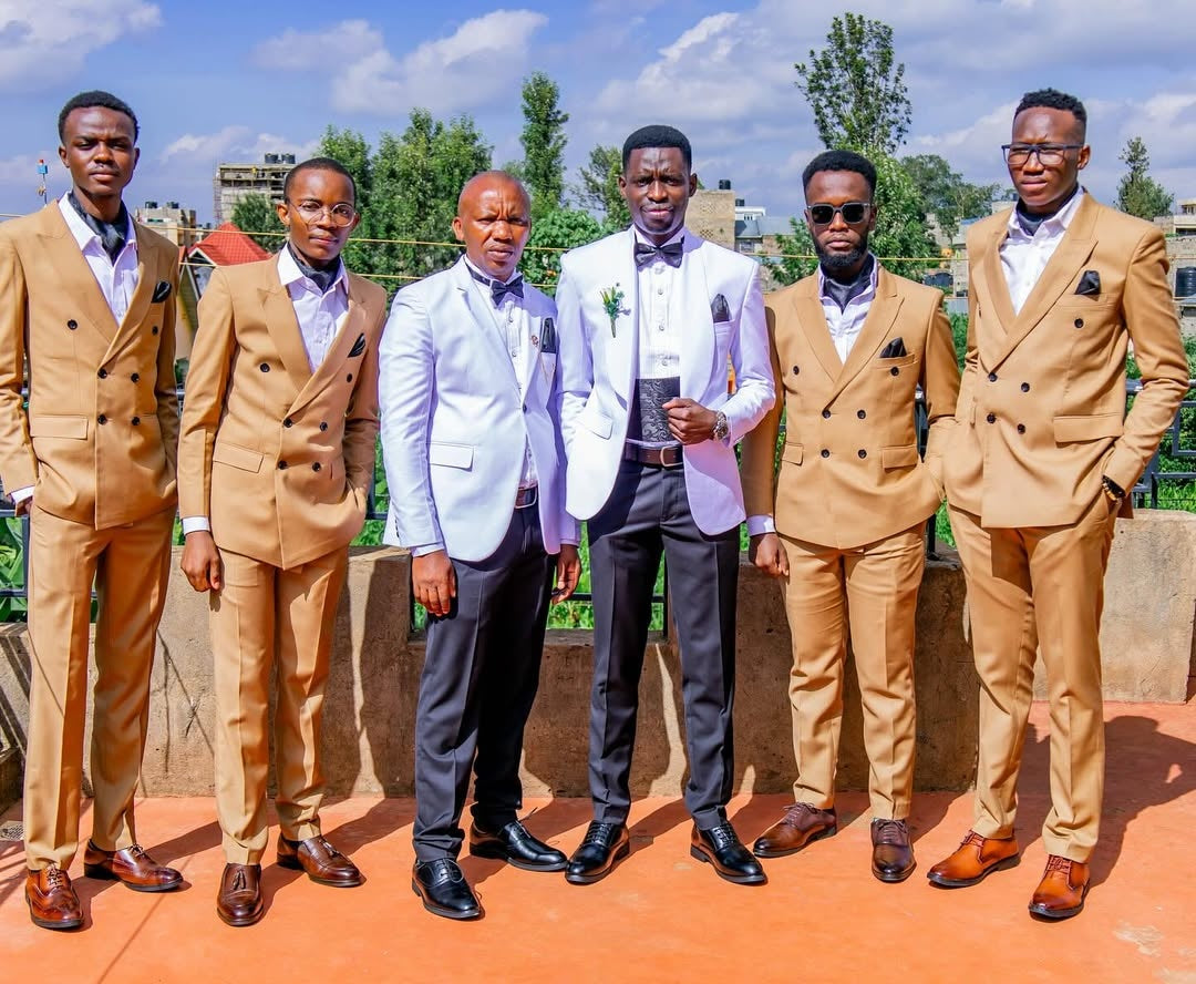 Newest Light Brown Double Breasted Peaked Lapel Wedding Groomsmen Suits