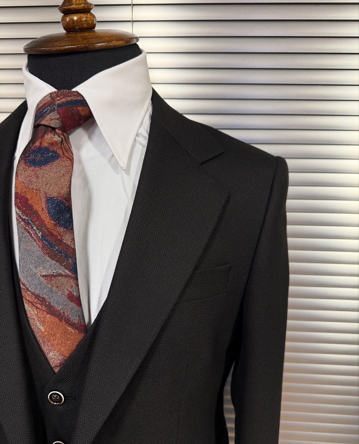 Classic Black 3 Pieces Close Fitting Business Suits