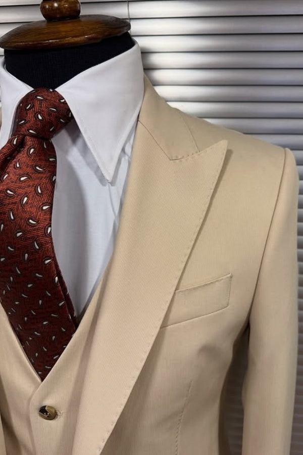 Light Khaki Newest Peaked Lapel 3 Pieces Business Men Suits