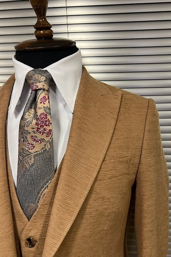 Trendy Light Brown Peaked Lapel 3 Pieces Formal Men Suits