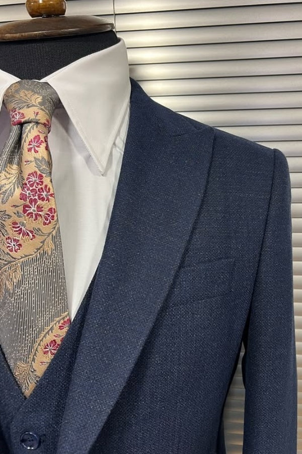 Fashion Dark Blue Peaked Lapel 3 Pieces Business Men Suits