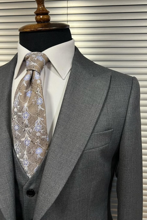 Formal Gray Stylish 3 Pieces Peaked Lapel Business Men Suits
