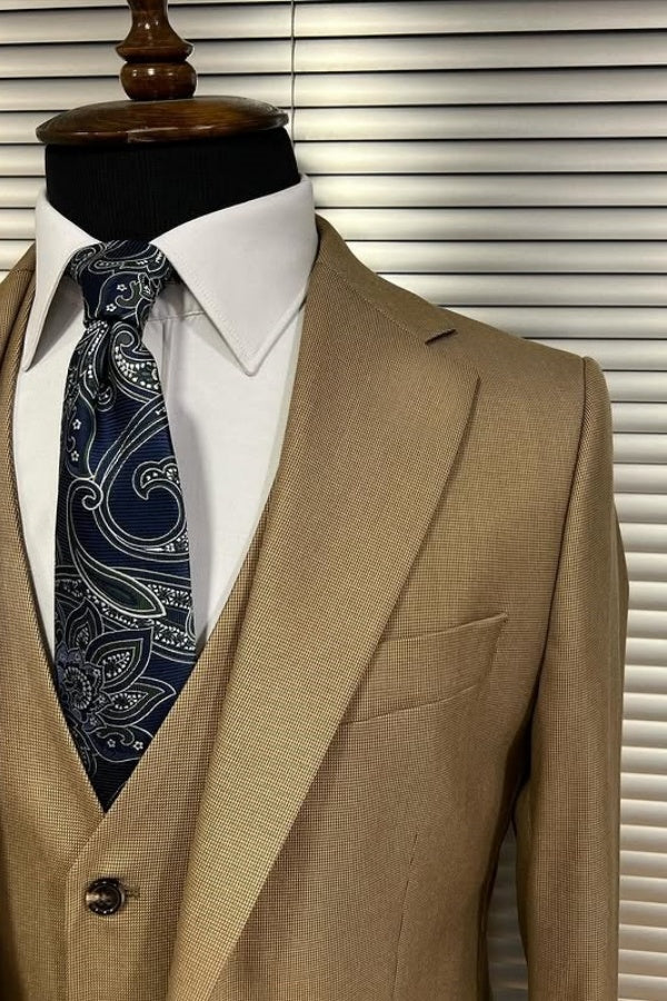 Khaki New Arrival 3 Pieces Peaked Lapel Business Suits