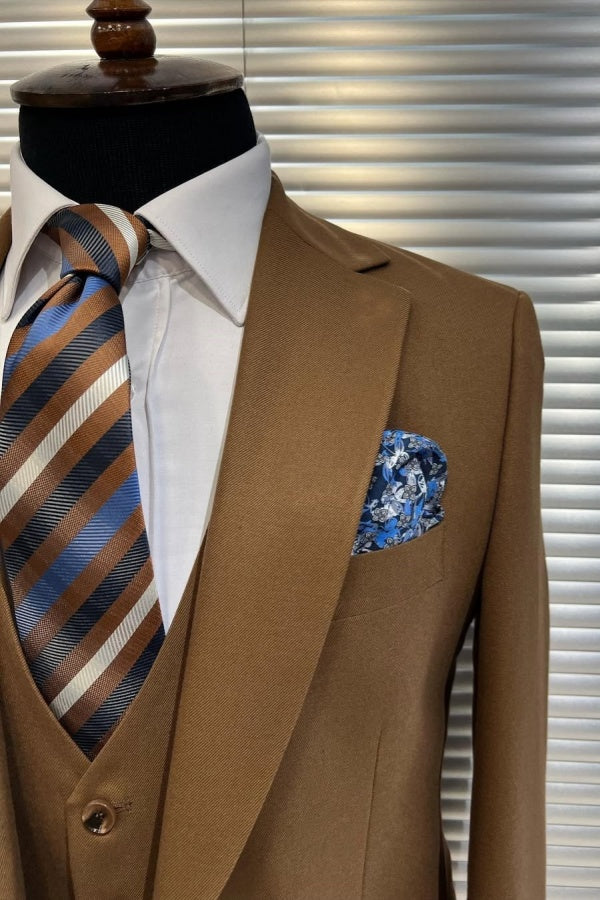 Brown Newest Stylish 3 Pieces Notched Lapel Business Suits