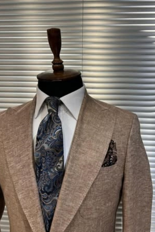 Elegant Light Tan Peaked Lapel Business Suits