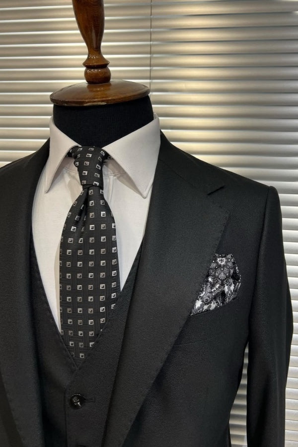 Gentle Black Notched Lapel Best Fitted Business Men Suits With Waistcoat