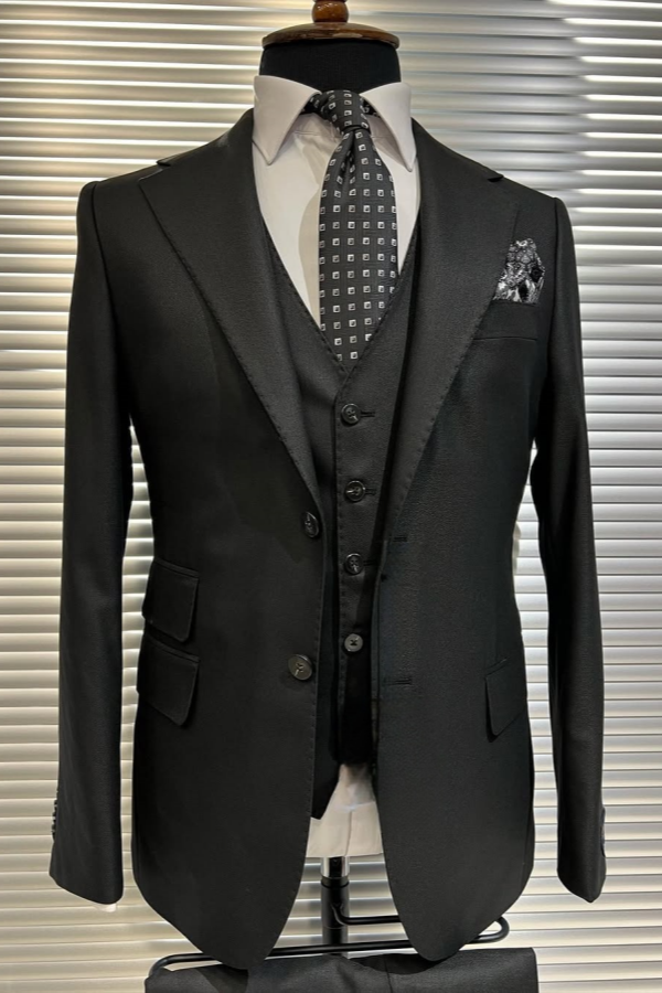 Gentle Black Notched Lapel Best Fitted Business Men Suits With Waistcoat