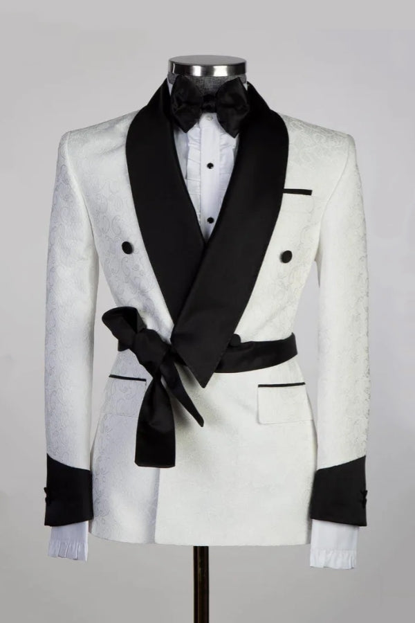 Generous White Jacquard Shawl Lapel Wedding Suits With Belt