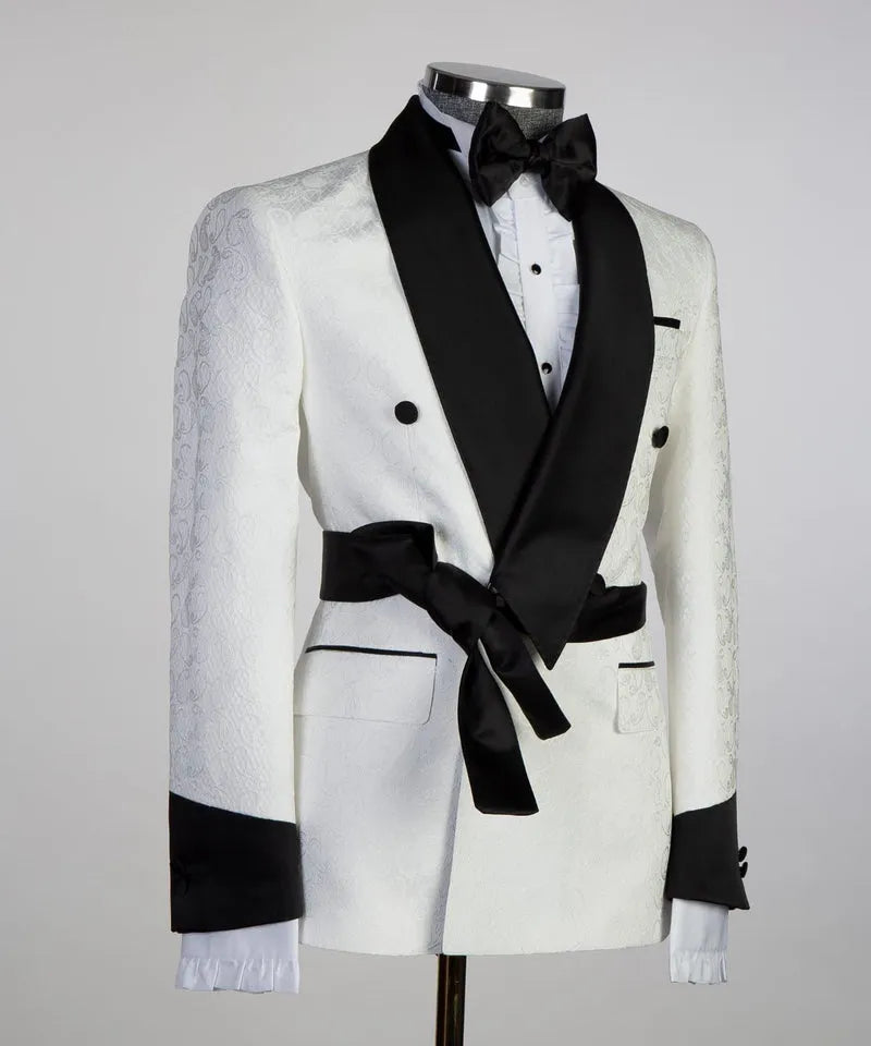 Generous White Jacquard Shawl Lapel Wedding Suits With Belt