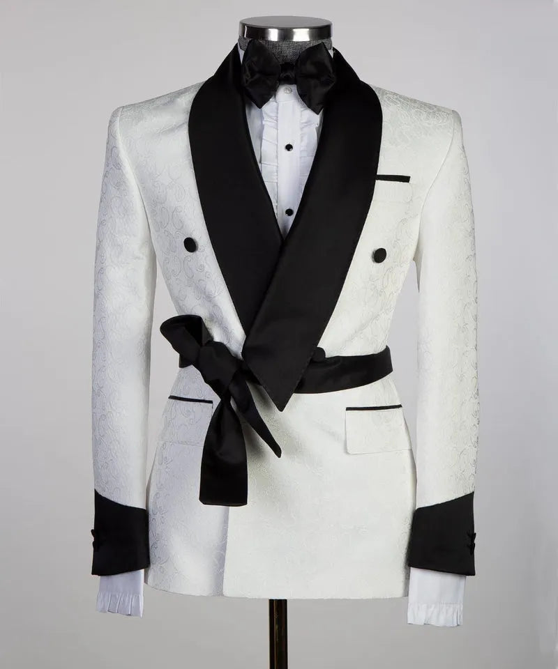 Generous White Jacquard Shawl Lapel Wedding Suits With Belt