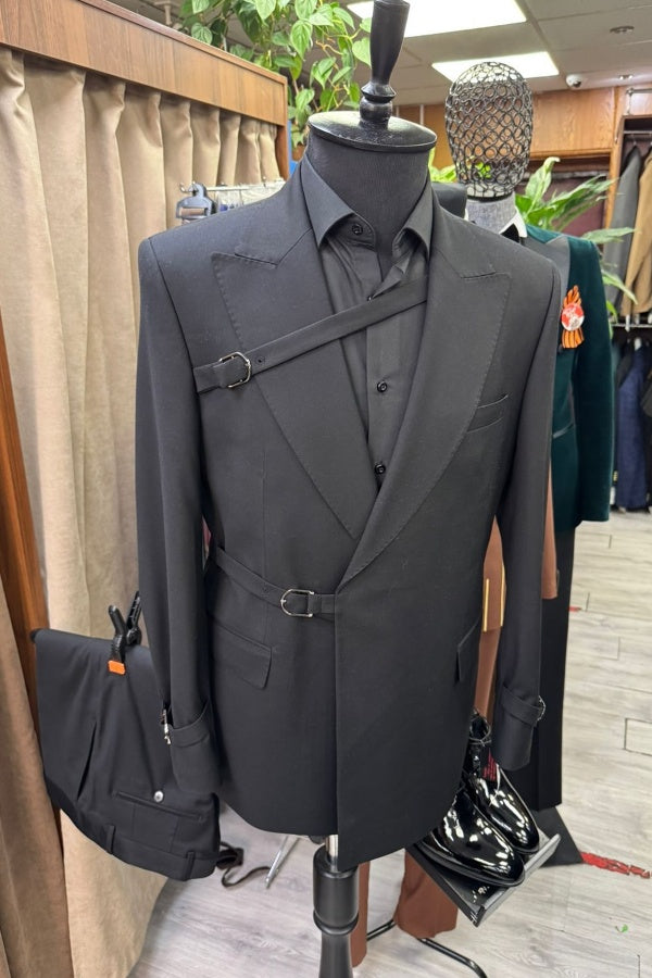 Fancy Dark Gray Peaked Lapel Best Fitted Prom Suits