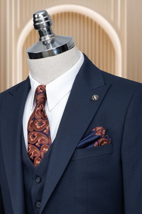 Classic Dark Navy 3 Pieces Peaked Lapel Business Suits With Waistcoat
