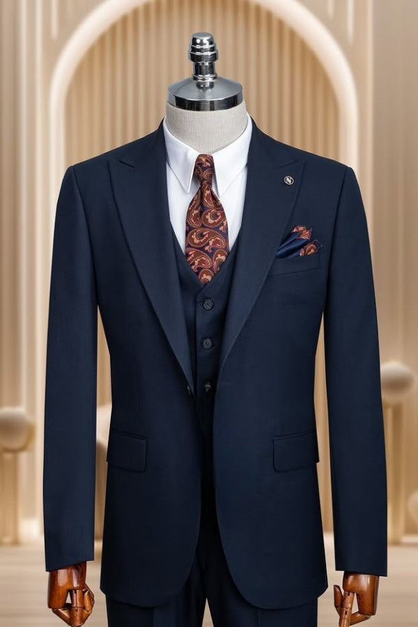 Classic Dark Navy 3 Pieces Peaked Lapel Business Suits With Waistcoat
