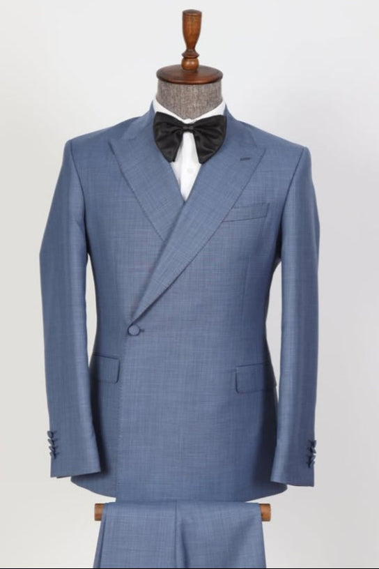 Chic Light Blue Peaked Lapel Close Fitting Business Suits For Men