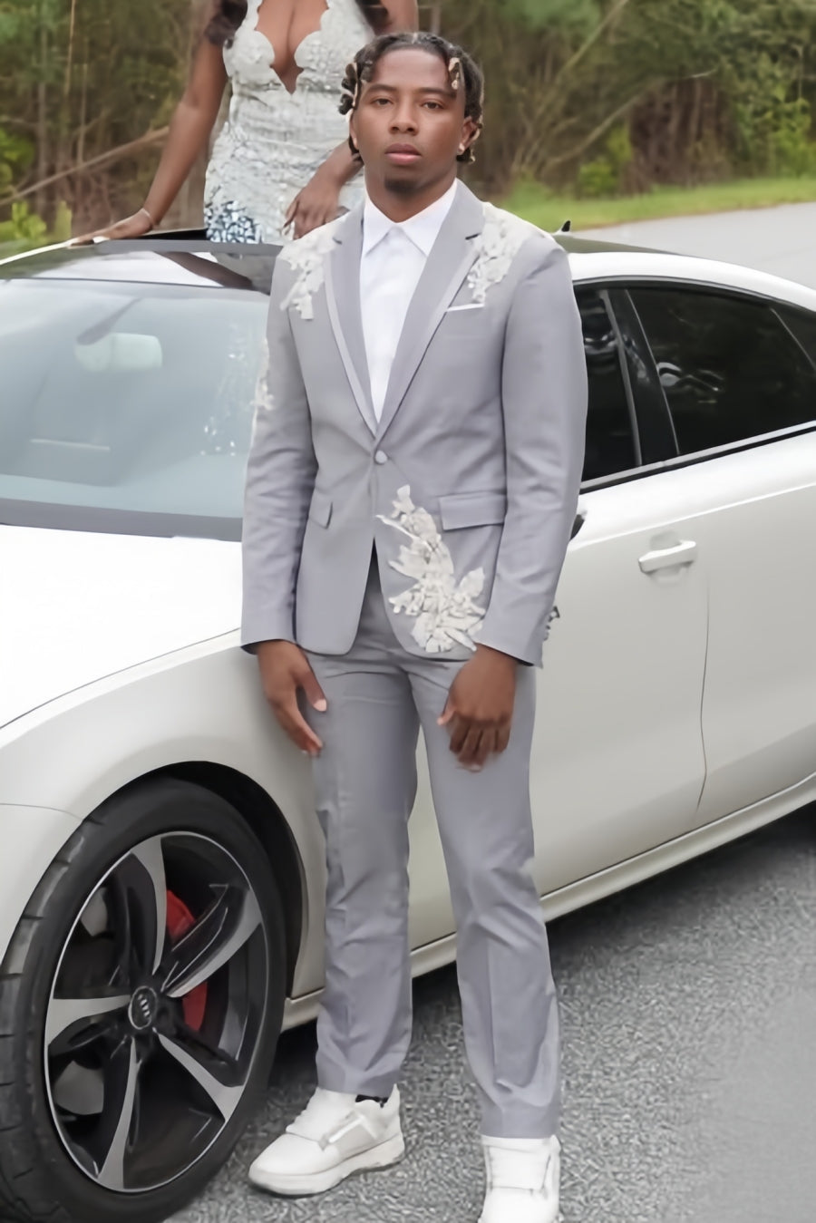 Fancy Gray Notched Lapel Appliques Prom Suits