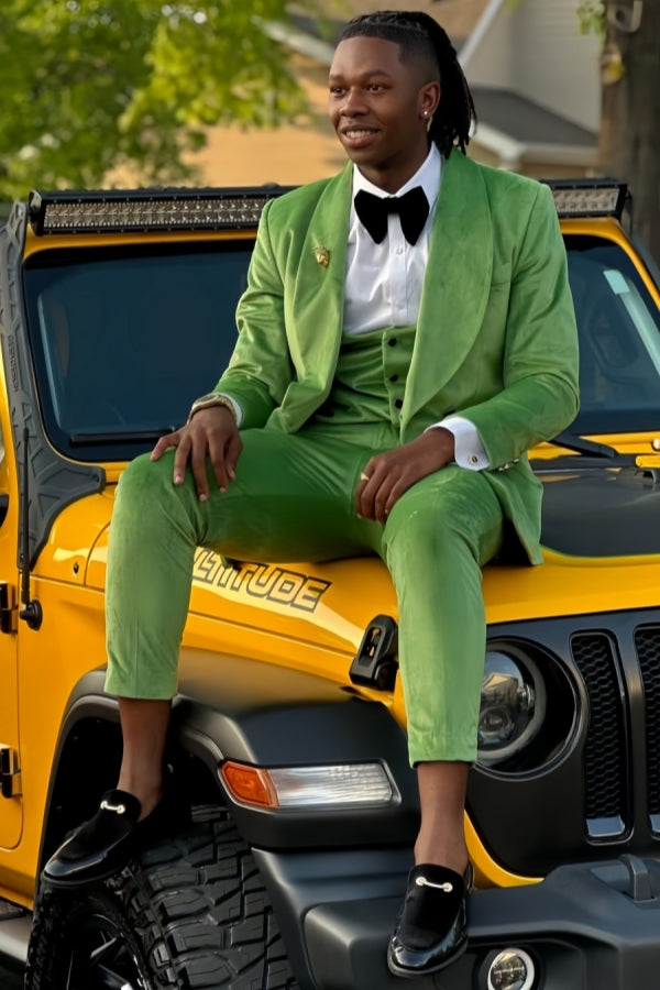 Handsome Green Velvet 3 Pieces Shawl Lapel Prom Suits
