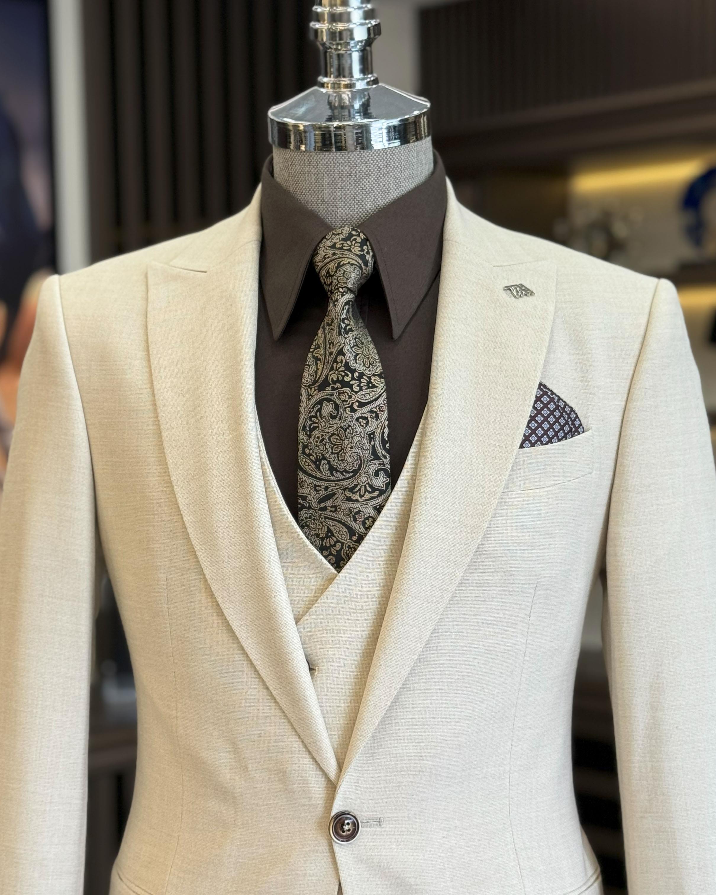 New Set Off-White Peaked Lapel Men’s Formal Suits With Waistcoat