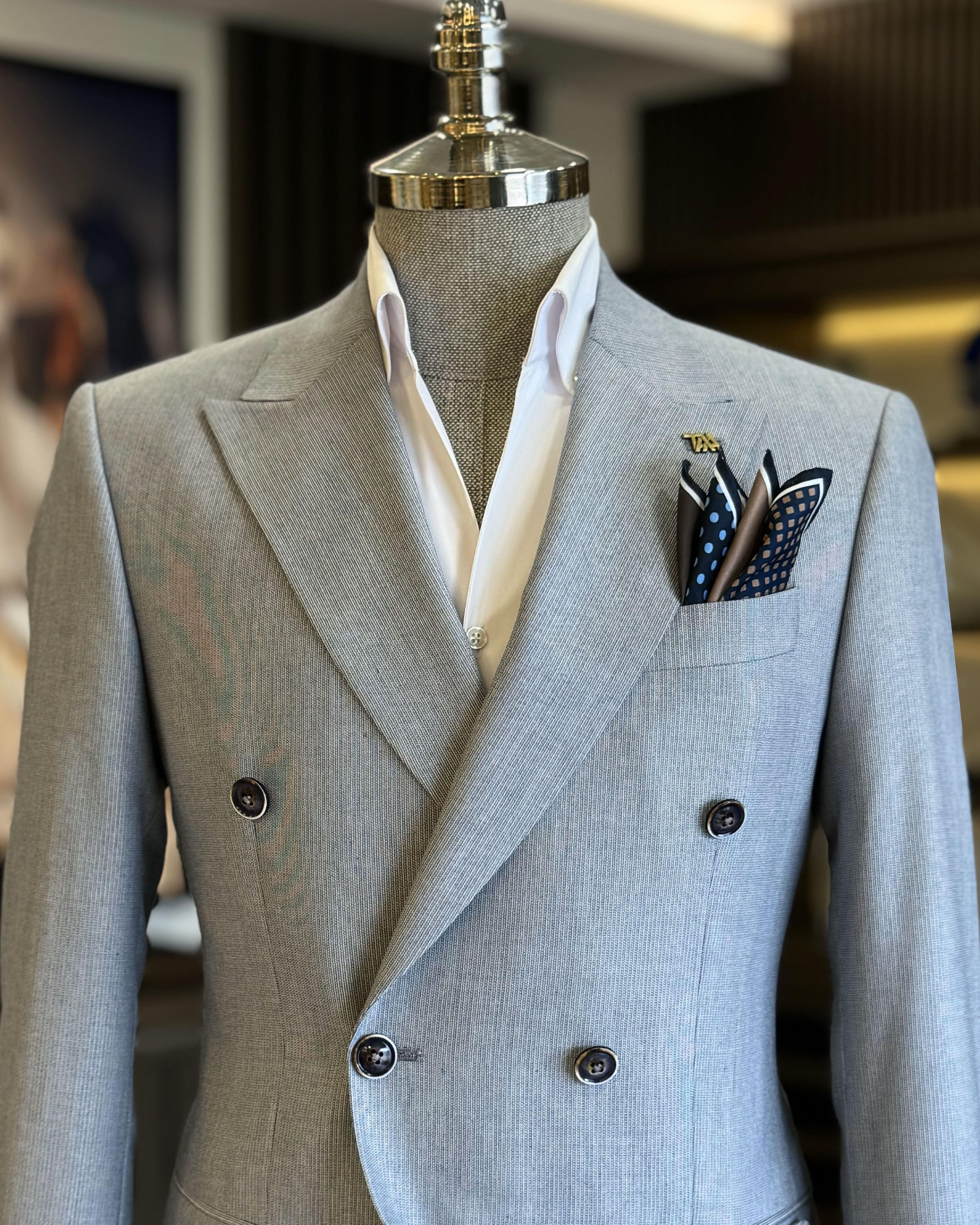 Chic Light Gray Double Breasted Peaked Lapel Business Suits