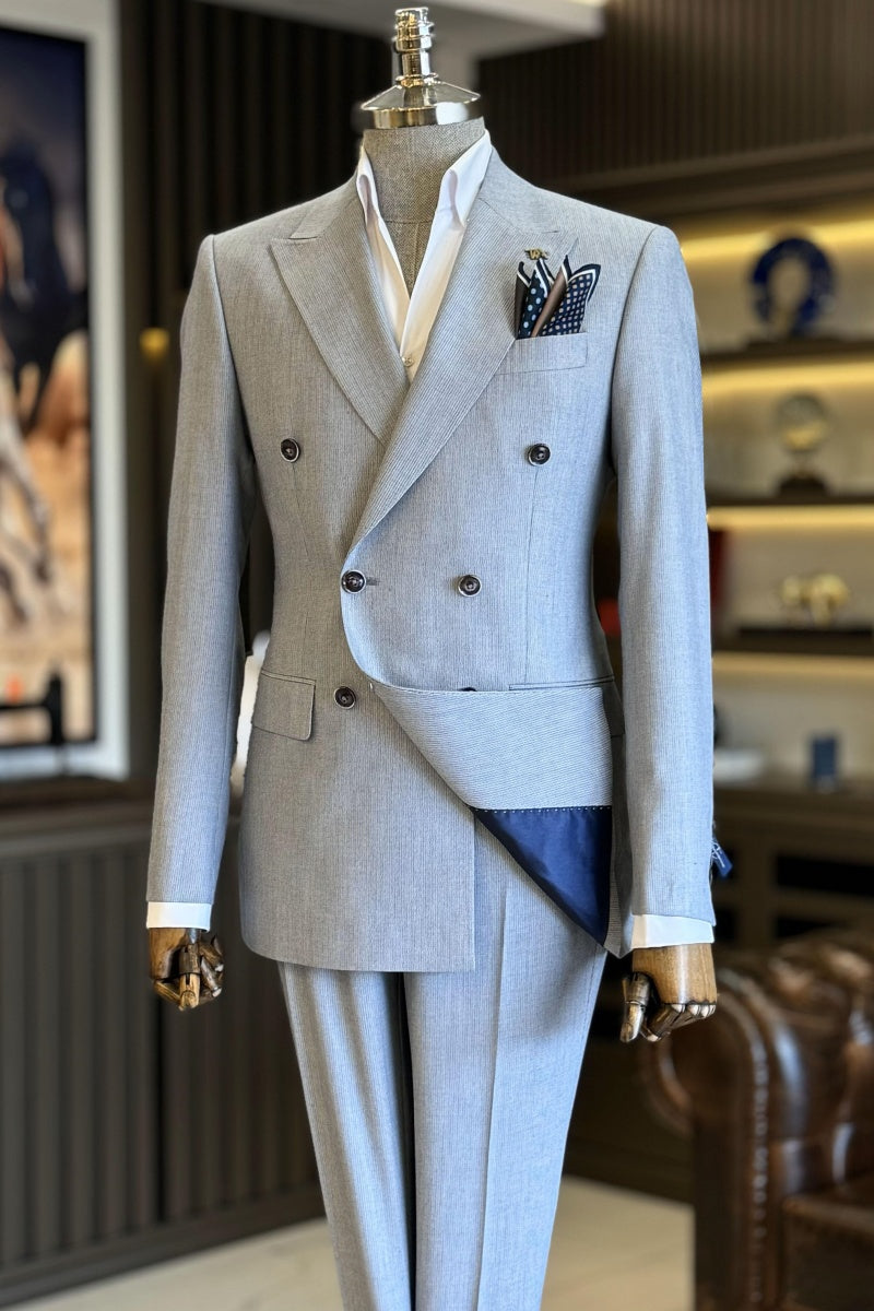 Chic Light Gray Double Breasted Peaked Lapel Business Suits