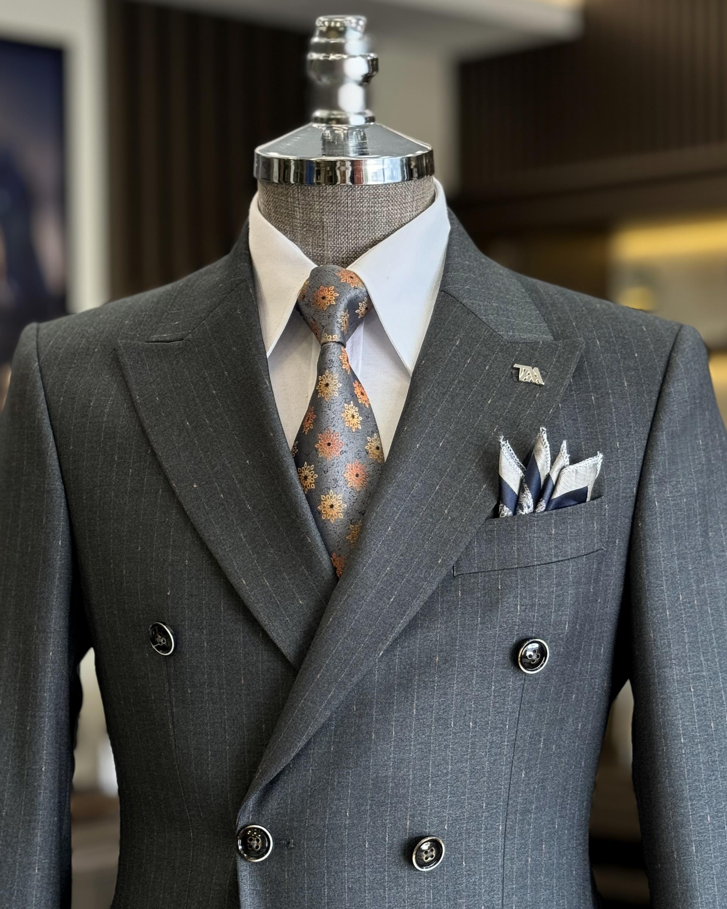 Classic Dark Gray Striped Double Breasted Peaked Lapel Business Suits