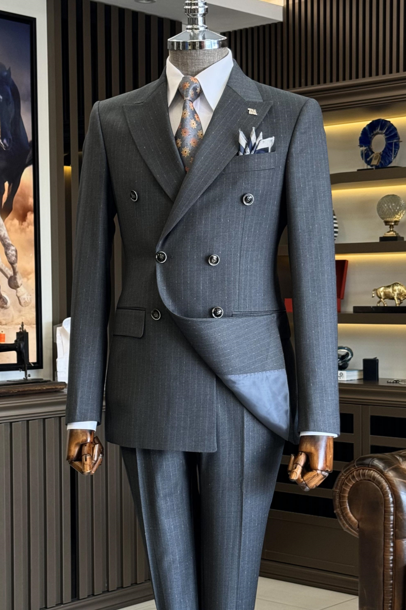 Classic Dark Gray Striped Double Breasted Peaked Lapel Business Suits