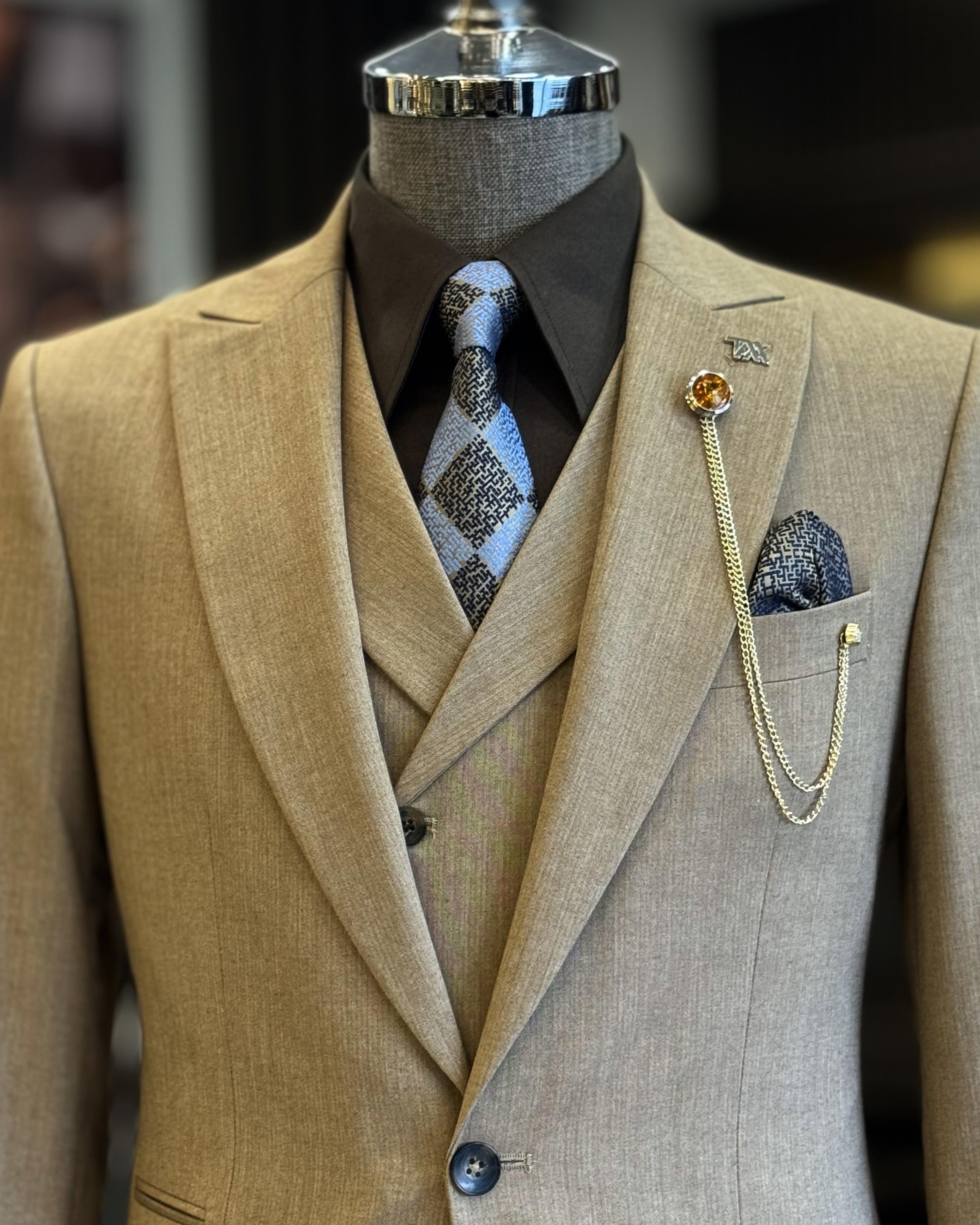 Newest Light Brown Men's Close Fitting Business Suits With Waistcoat