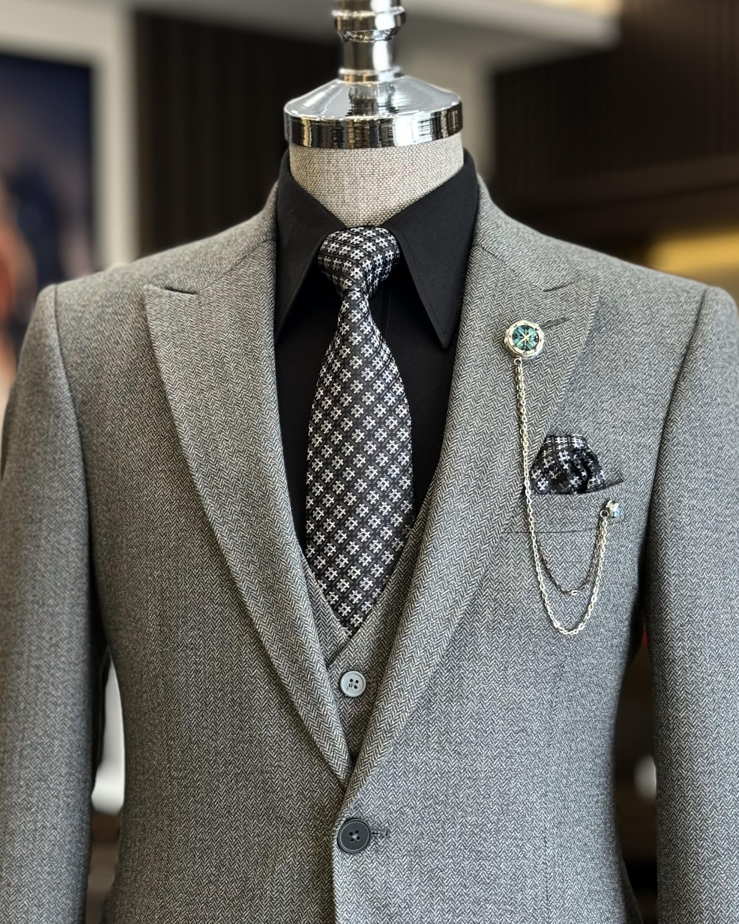 Stylish Gray New Set Peaked Lapel 3 Pieces Business Suits