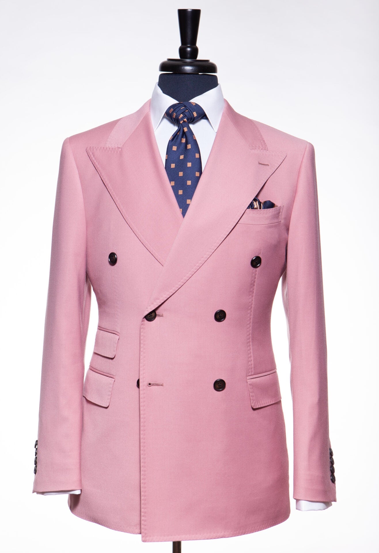 Glamorous Pink Peaked Lapel Double Breasted Prom Suits