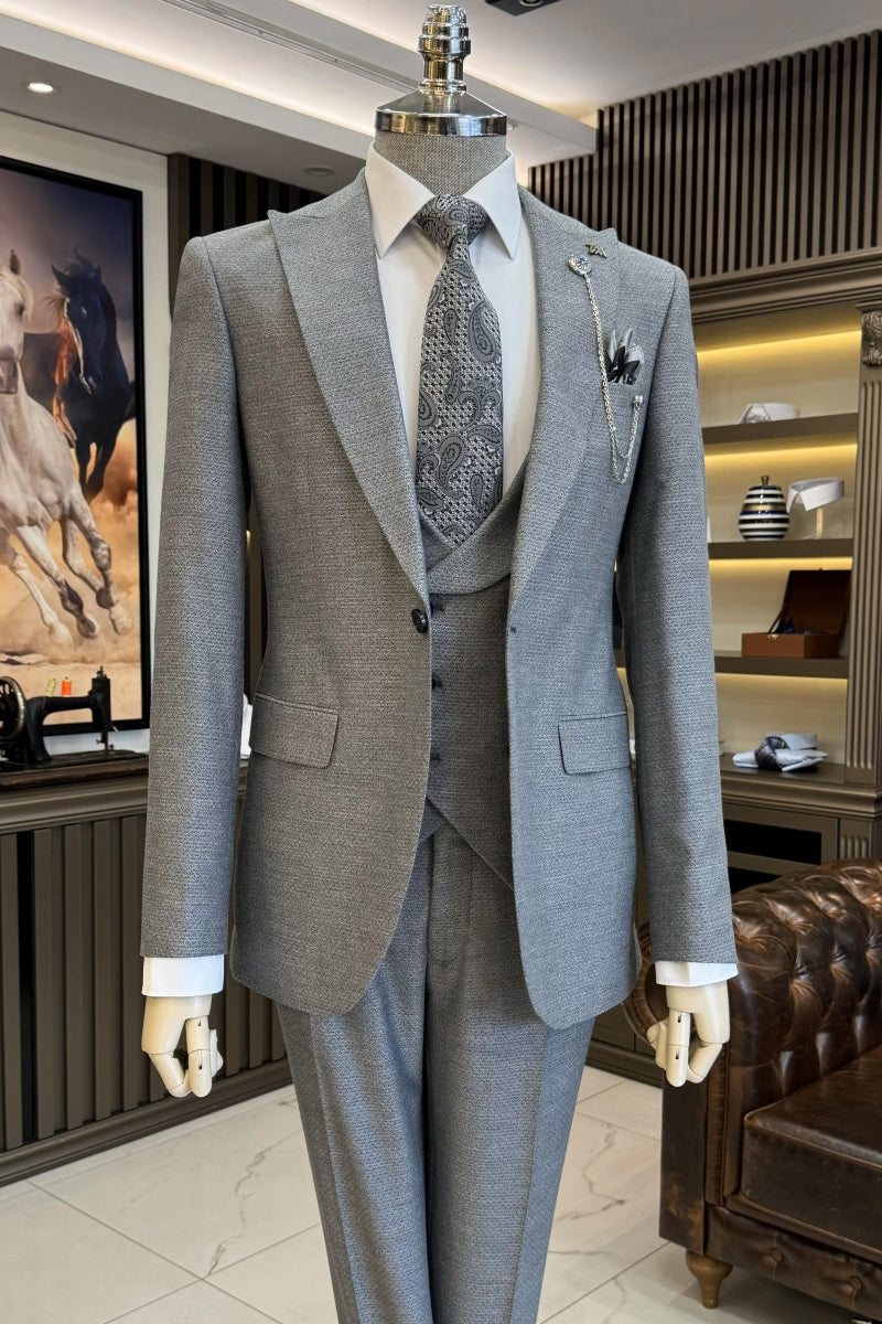 Tailored Gray 3 Pieces Peaked Slim Fit Business Suits With Waistcoat
