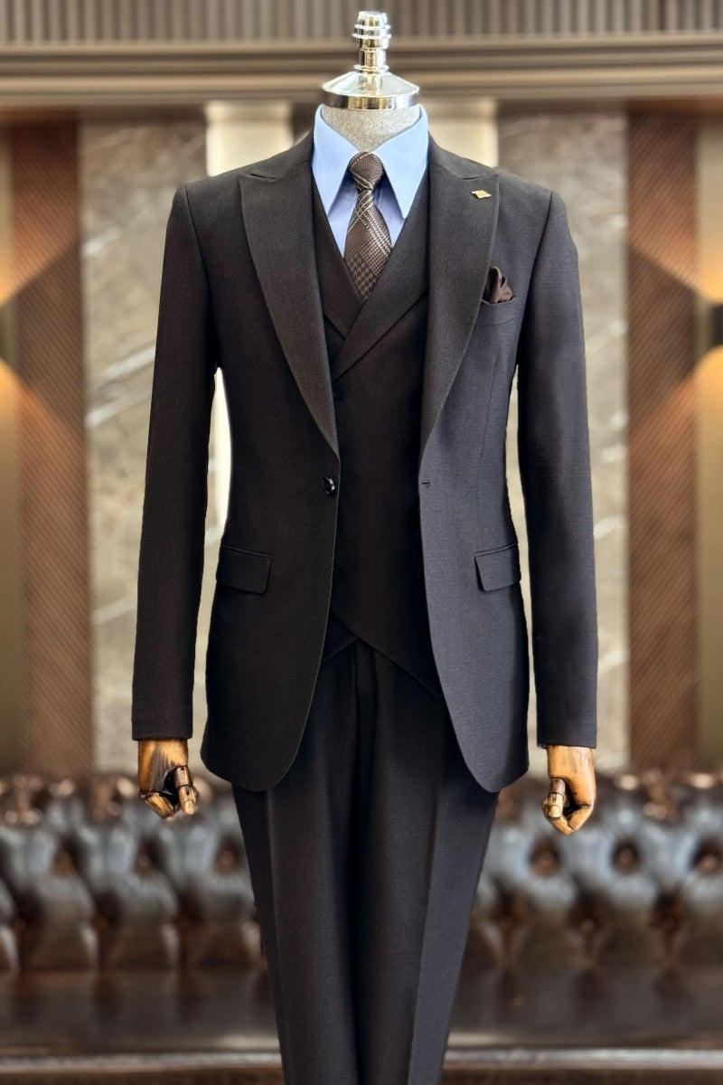 New Arrival Chocolate Peaked Lapel Three Pieces Business Suits With Waistcoat