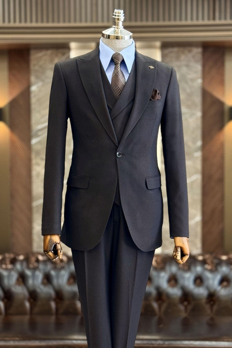 New Arrival Chocolate Peaked Lapel Three Pieces Business Suits With Waistcoat