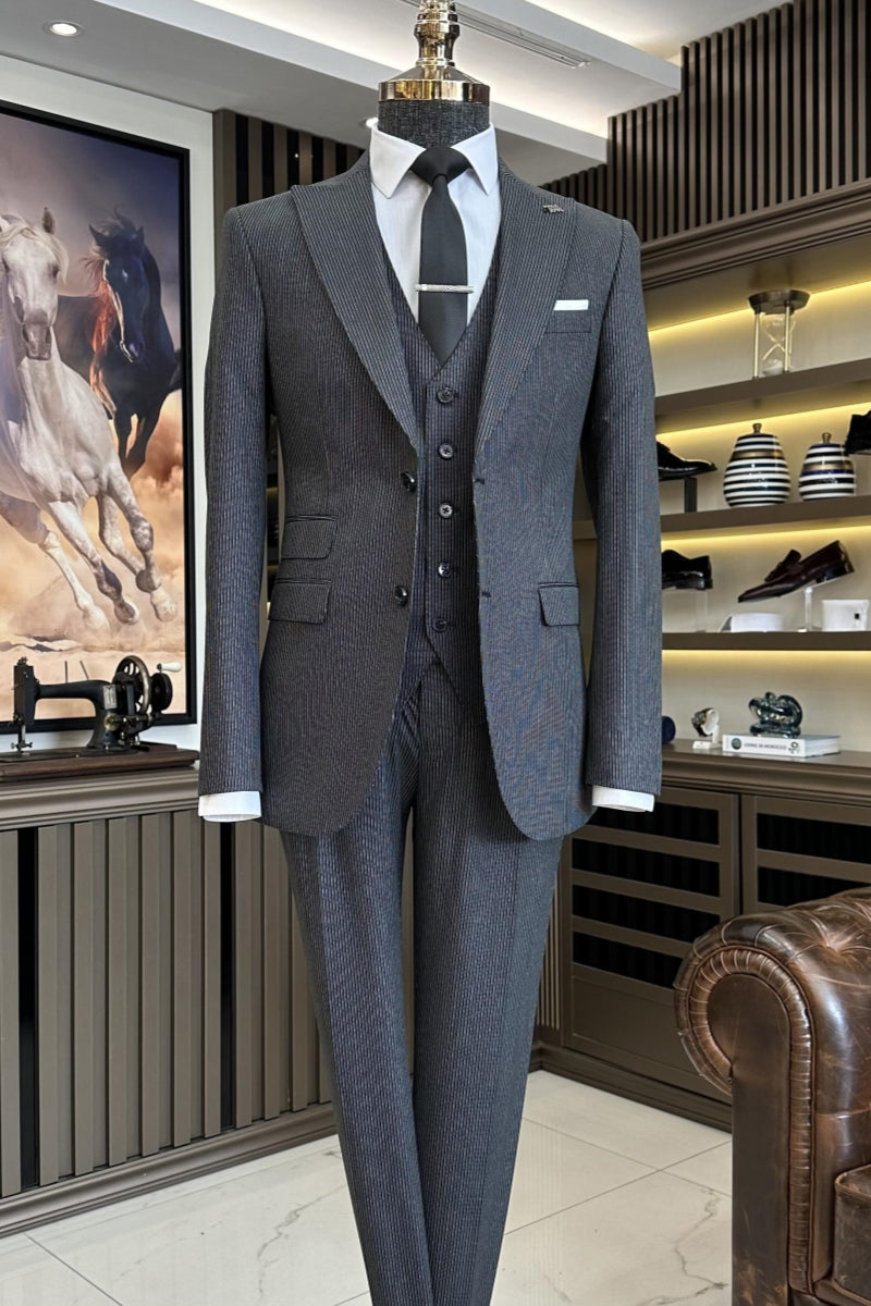 Dark Gray Close Fitting Peaked Lapel Three Pieces Striped Business Suits
