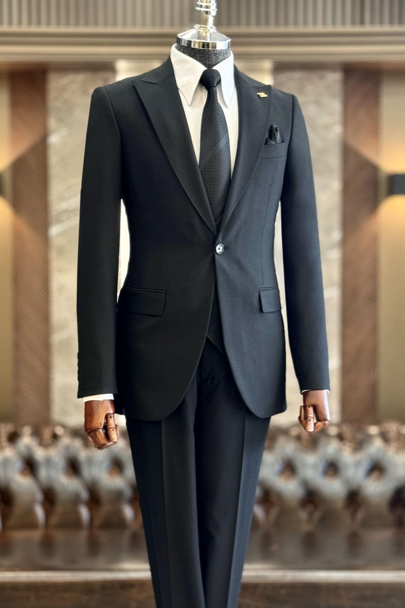 Slim Fit Classic Black Peaked Lapel Three Pieces Business Suits