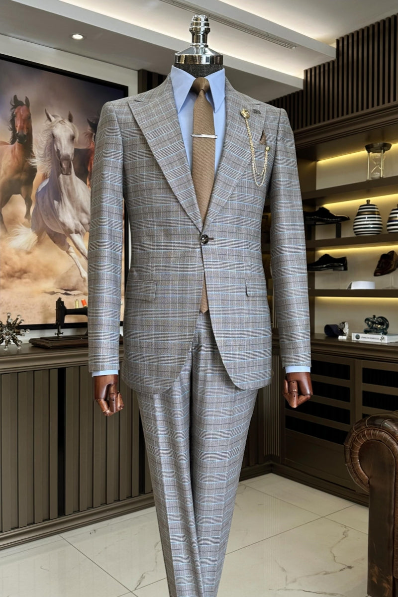 Chic Light Gray Plaid Peaked Lapel Business Suits
