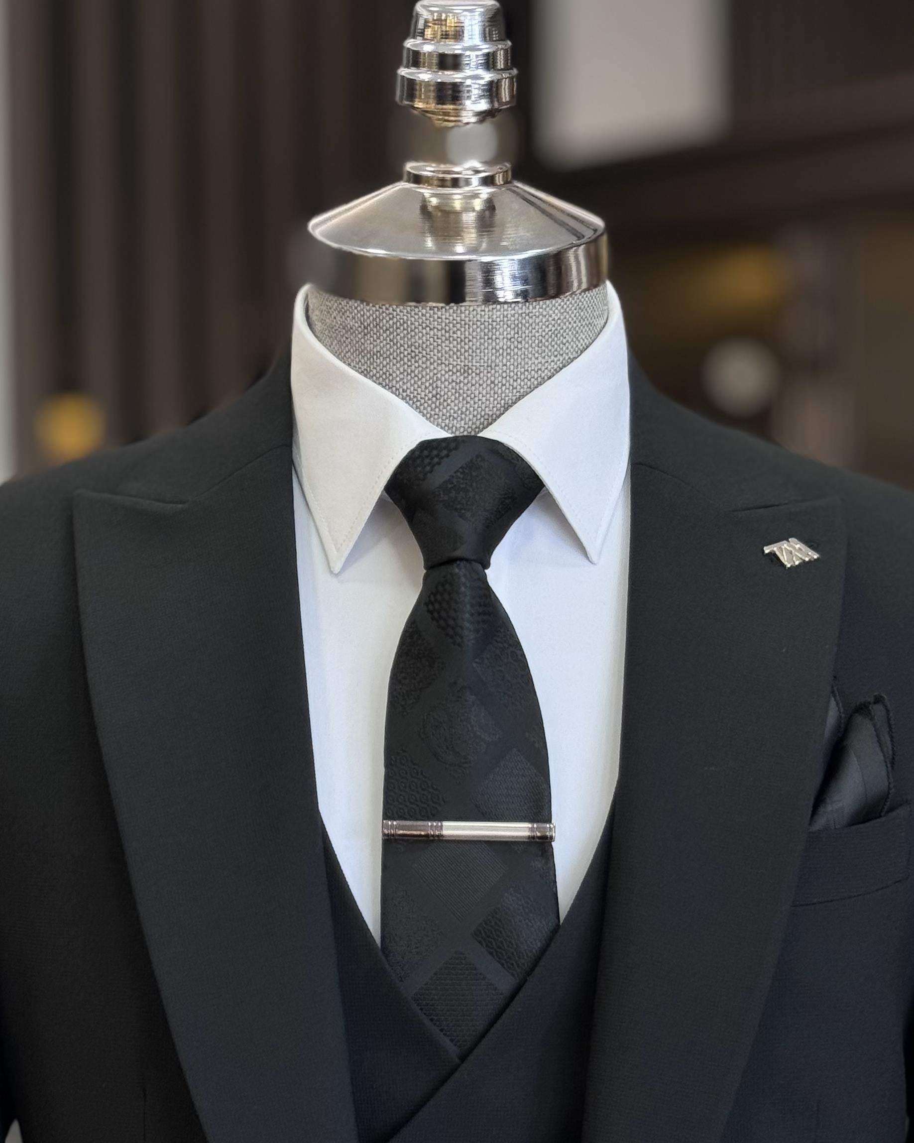 Formal Black 3 Pieces Peaked Lapel Close Fitting Business Suits